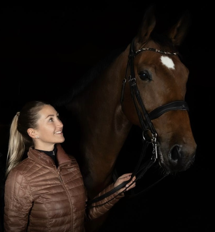 Sina Woller mit Pferd